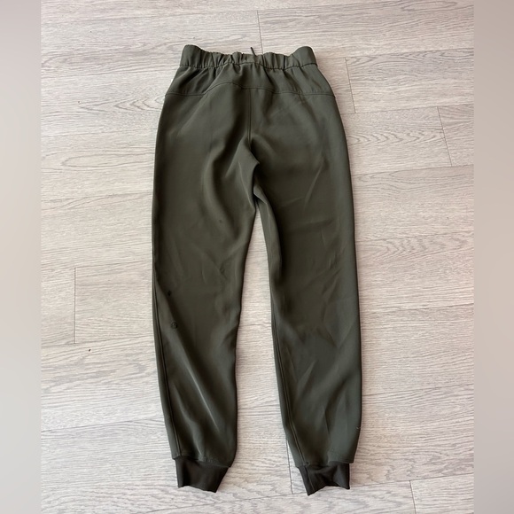 Lululemon Women's On The Fly Jogger Pant Size 2 Olive  Athleisure Drawstring NWT - Picture 4 of 5